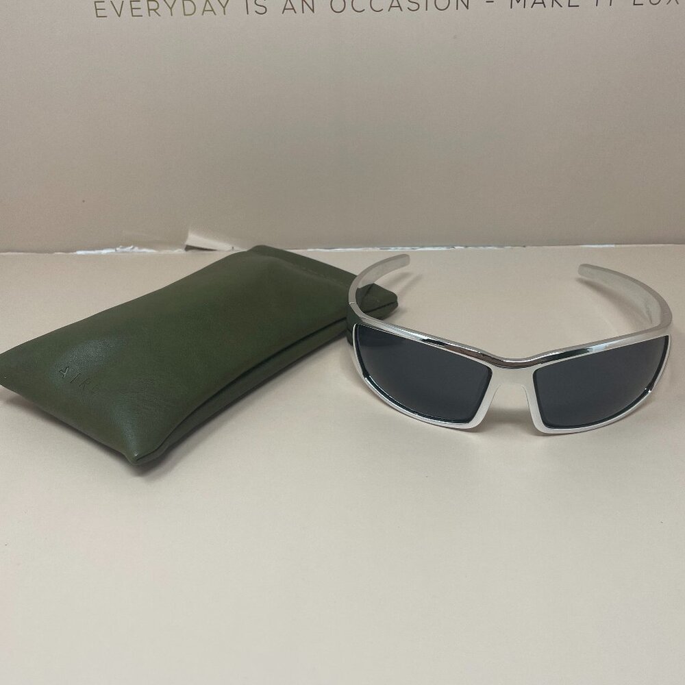 Aire | Scorpian Sunglasses in Black & Smoke Mono